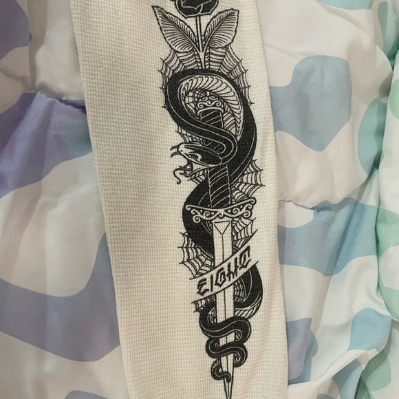 X-large Rebel 8 long sleeve thermal with tattoo style print in arms - Picture 3 of 6